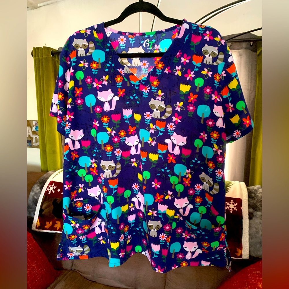 Print scrub shirt